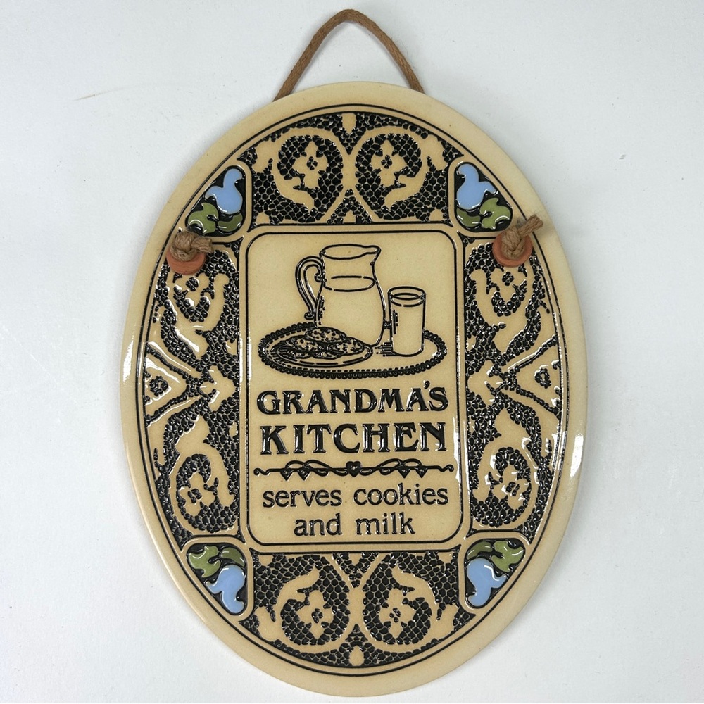 Vntg Trinity Pottery Oval Wall Tile-Grandma’s Kitchen Serves Cookies & Milk #167